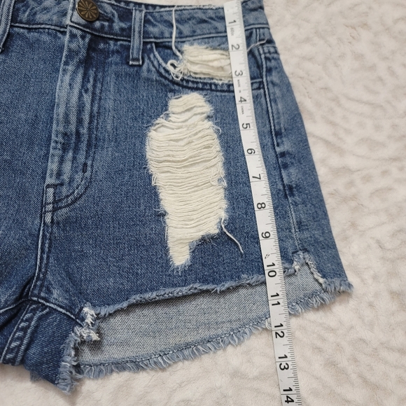 Show Me Your Mumu Dallas High Waisted Short Women's Size 27 Medium Wash - Picture 12 of 15